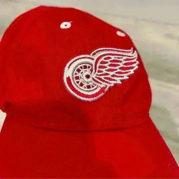 Detroit Red Wings NHL Hockey Hat Baseball Cap Strap Back Fan Favorite Adult OS - Picture 8 of 8